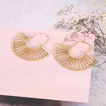 Women golden hoop earrings 3
