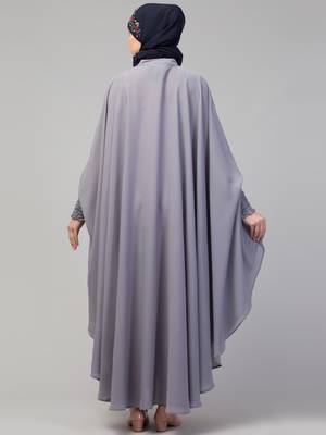 Nazneen smoking at sleeve Irani kaftan 2