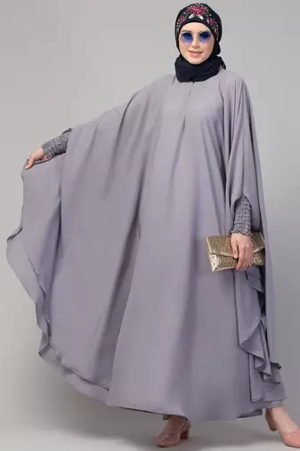 Nazneen smoking at sleeve Irani kaftan