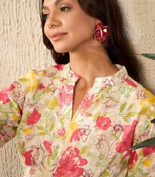 women off white cotton floral printed regular top