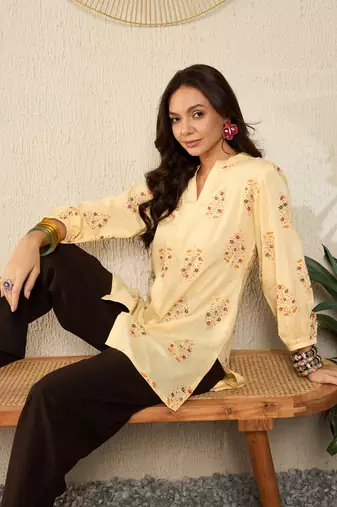 yellow cotton blend floral printed regular top