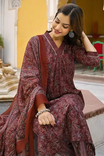 women maroon rayon blend floral printed straight kurta trousers with dupatta