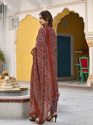 women maroon rayon blend floral printed straight kurta trousers with dupatta 4