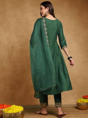 women green silk blend solid embroidered straight kurta trouser and dupatta 4