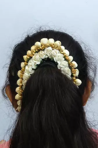 White gold gajra
