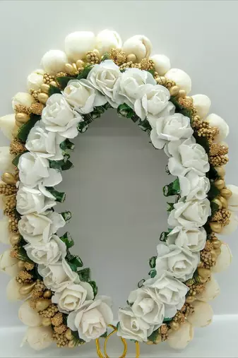 White gold gajra
