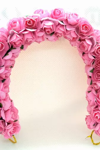Baby pink plain gajra