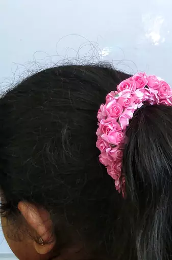 Baby pink plain gajra