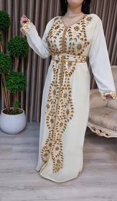 OFF White Moroccan Kaftan With hijab 5