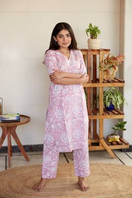 Pink printed v neck straight kurta pant set - (set of 2) 2
