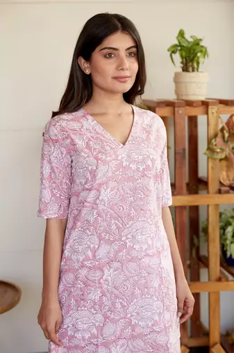 Pink printed v neck straight kurta pant set - (set of 2)