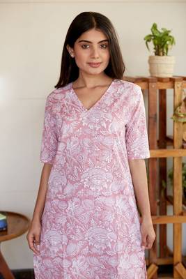 Pink printed v neck straight kurta pant set - (set of 2) 5