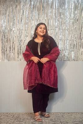 Wine velvet kurta set (set of 3) 1