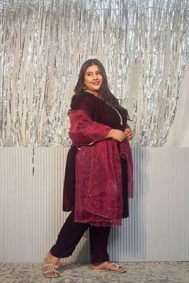 Wine velvet kurta set (set of 3) 2