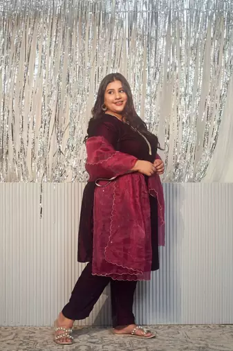 Wine velvet kurta set (set of 3)