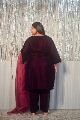 Wine velvet kurta set (set of 3) 3