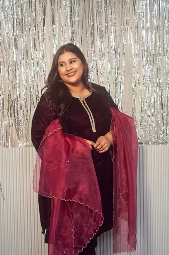 Wine velvet kurta set (set of 3)