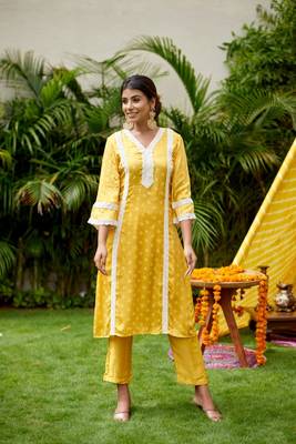 Yellow white border heavy kurta (set of 2) 1