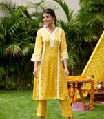 Yellow white border heavy kurta (set of 2)