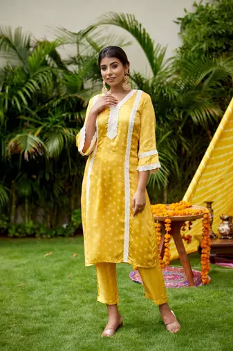 Yellow white border heavy kurta (set of 2)