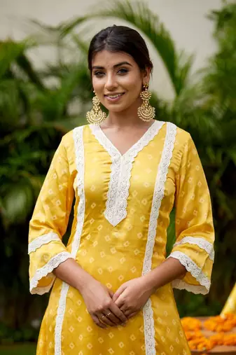 Yellow white border heavy kurta (set of 2)