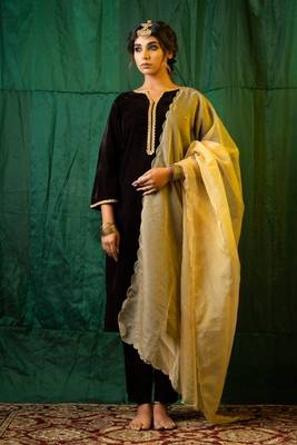 Brown velvet kurta set - (set of 3) 1