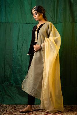 Brown velvet kurta set - (set of 3) 3