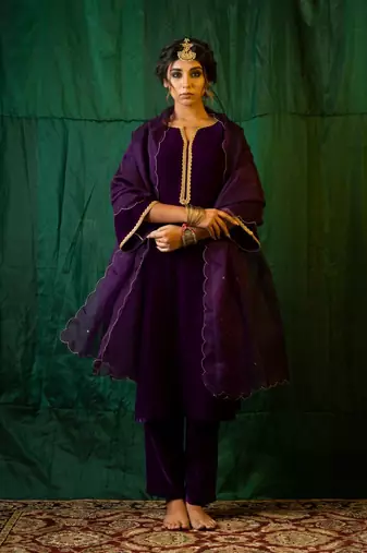 Purple velvet kurta set - (set of 3)