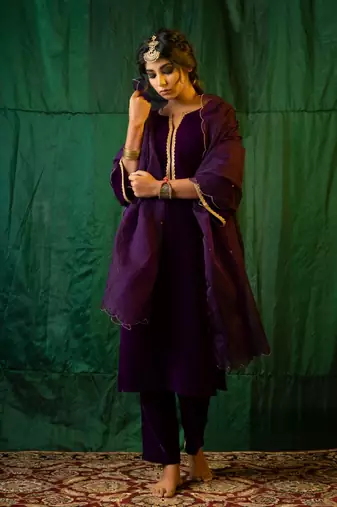 Purple velvet kurta set - (set of 3)