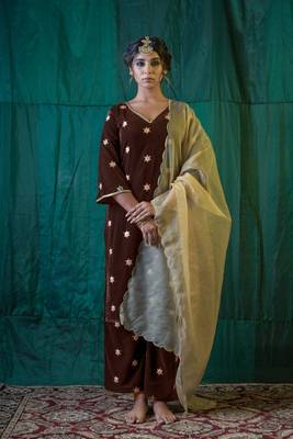 Brown embroidered velvet kurta set - (set of 3) 1