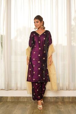 Wine embroidered velvet kurta set (set of 3) 1