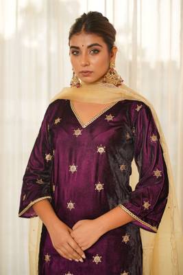 Wine embroidered velvet kurta set (set of 3) 5