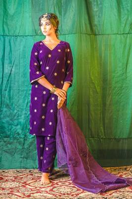 Purple embroidered velvet kurta set 1