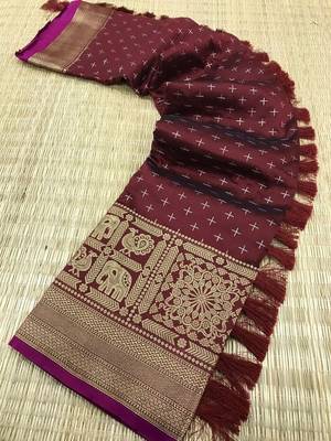 Beautiful Soft Silk Saree Is Having Checks Silver And Gold Zari Saree 4