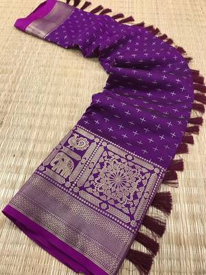Beautiful Soft Silk Saree Is Having Checks Silver And Gold Zari Saree 4