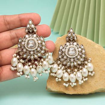 White color kundan earrings 2