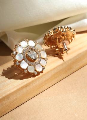 Statement studs with monalisa white stones 2