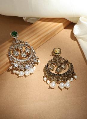 Kundan chandbali earrings with emerald stones 3