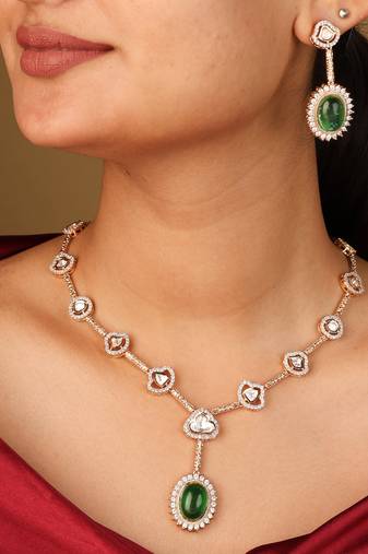 Elegant necklace with oval transparent stones & dark green pendant set