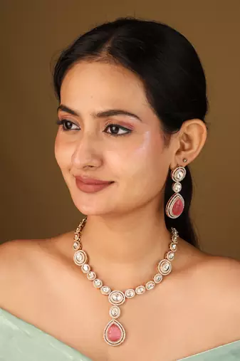 Gold-plated necklace with circle transparent stones & pink pendant set