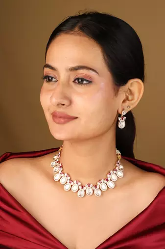 Raindrop-shaped transparent stone necklace with red accents & matching earrings