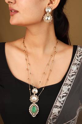 Elegant green and white stone pendant necklace with detailed accents 1