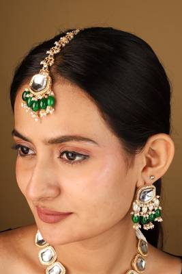 Necklace with shapeless transparent kundan stones & dark green jhumkis 4