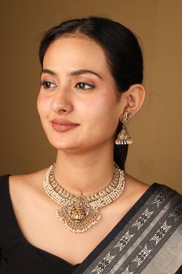 Elegant white bead necklace with gold-plated lakshmi motif pendant 2