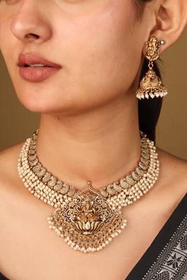 Elegant white bead necklace with gold-plated lakshmi motif pendant 1