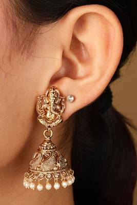 Elegant white bead necklace with gold-plated lakshmi motif pendant 3