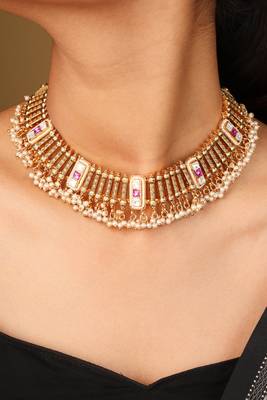 Contemporary gold-plated necklace with arranged lines & stone accents 4