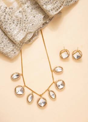 Delicate transparent kundan stone necklace with small pendant & matching earrings 1