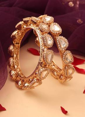 Elegant triangle kundan stone design 1