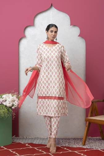 Smer women's cream & pink cotton printed v-neck 3/4th sleeves straight kurta & trouser with dupatta set